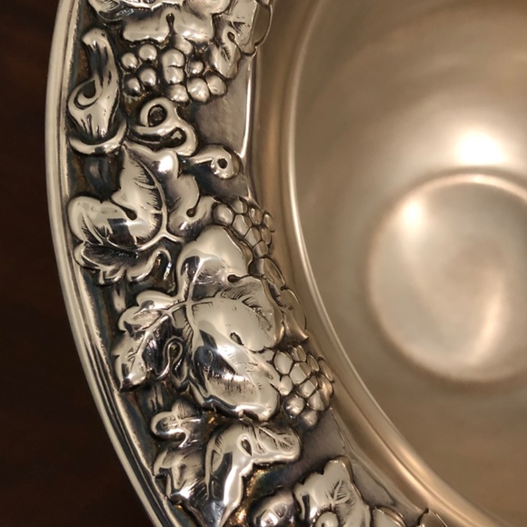 Vintage Champagne Wine Bucket Grape Vine and Leaves Repousse Silverplate - Picture 12 of 15